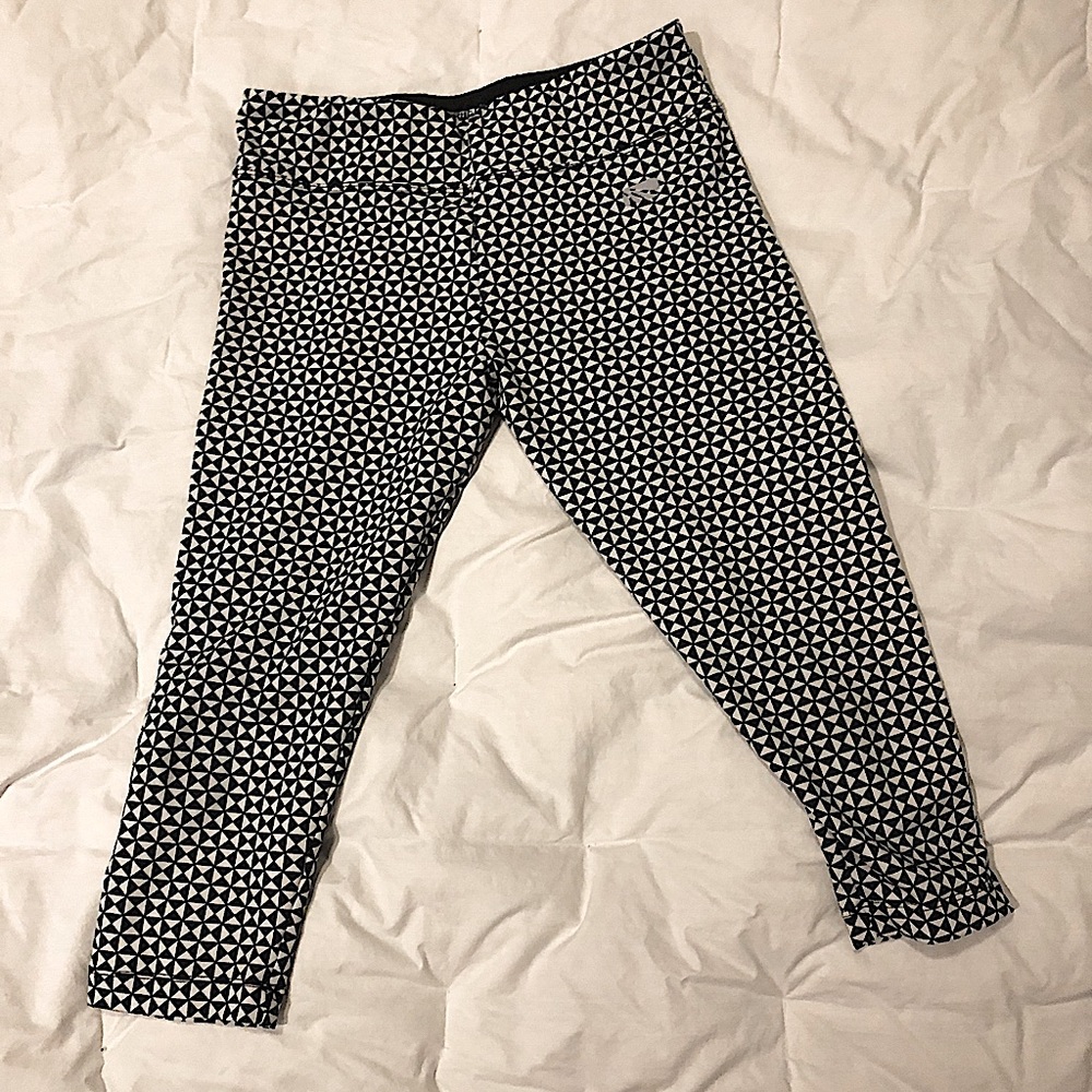 Black and white patterned leggings